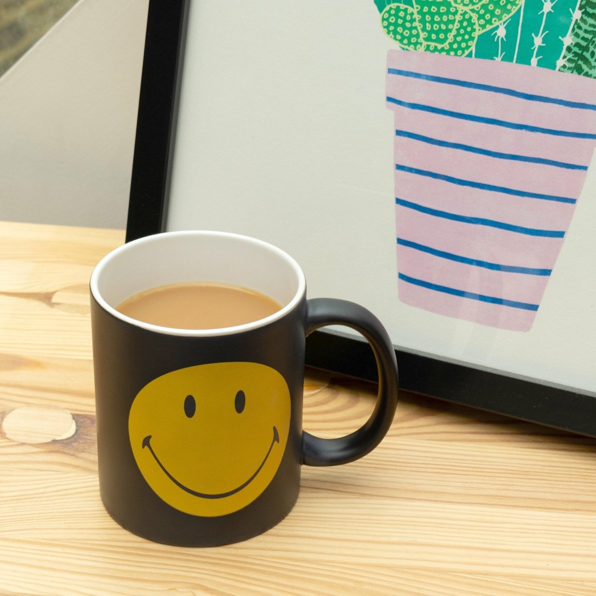 Smiley Face Magic Heat-Sensitive Black and Yellow Mug Gadgets SuckUK Quirky Turkey Gifts