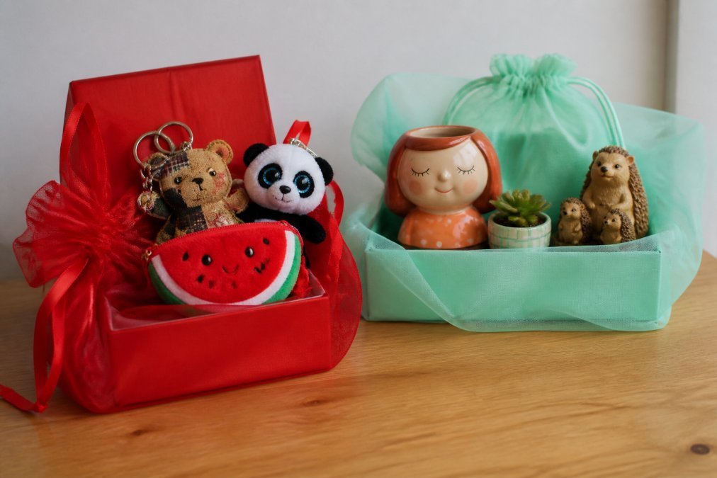 Red Candy vs Mint and May: Which Gift Retailer Wins? - Quirky Turkey Gifts