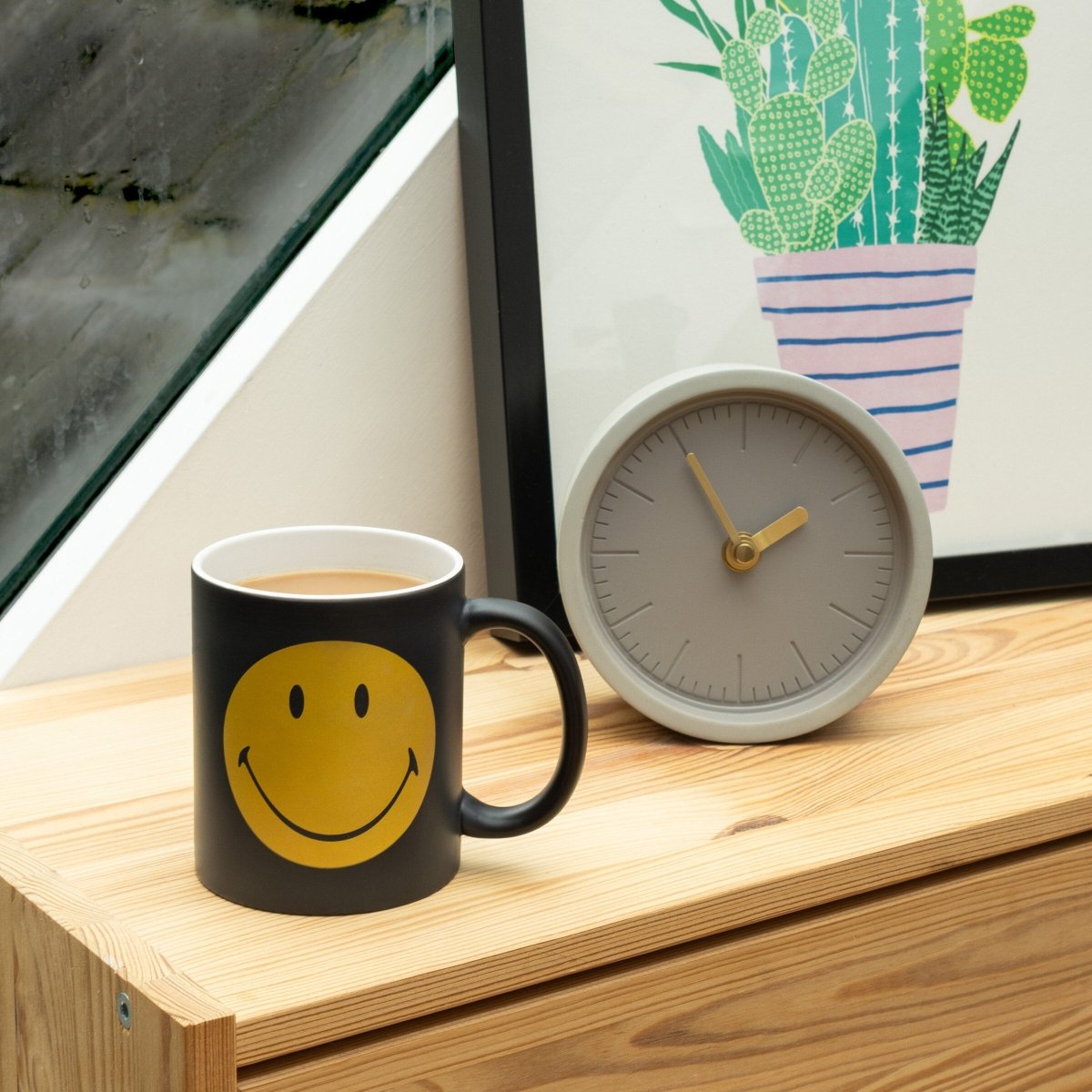 Smiley Face Magic Heat-Sensitive Black and Yellow Mug Gadgets SuckUK Quirky Turkey Gifts